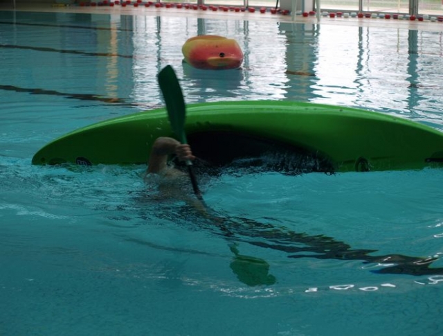  与俱乐部一起进行皮划艇训练 